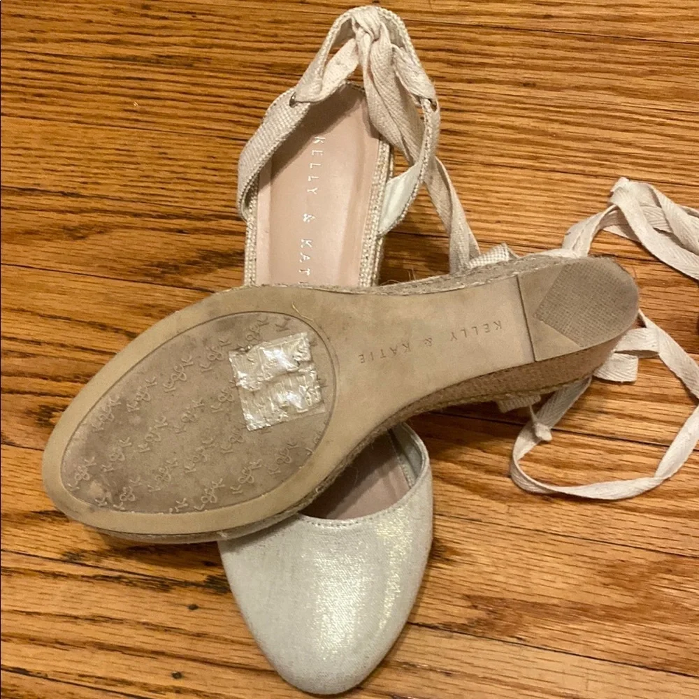 Kelly & Katie Cream Wedge Espadrilles size 8.5
